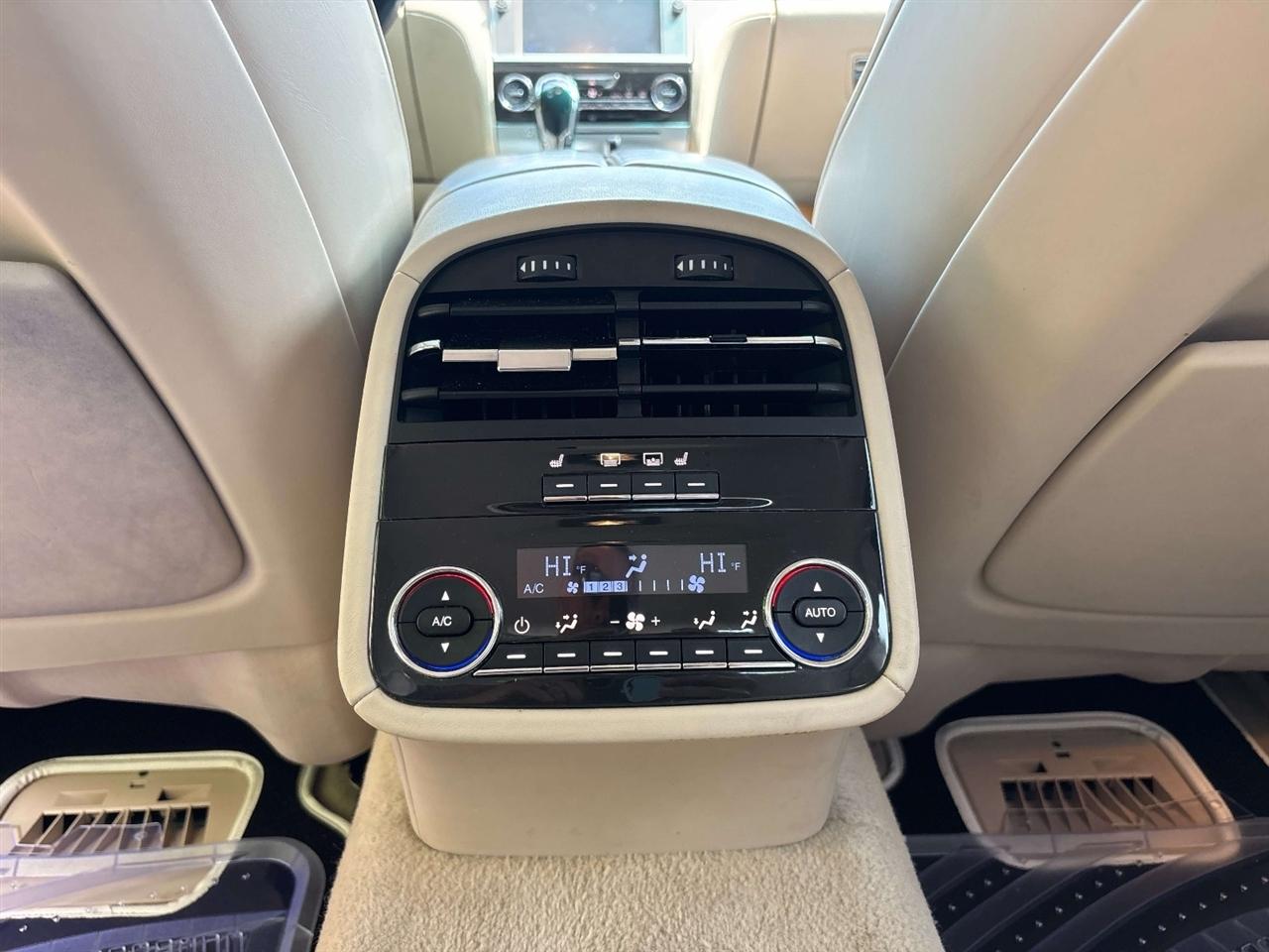 Maserati Quattroporte 4dr Sdn Quattroporte GTS 2014