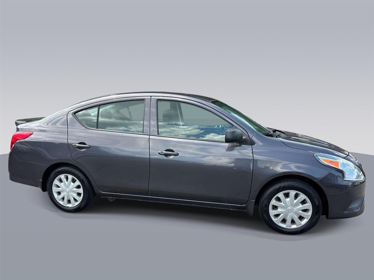 Nissan Versa 4dr Sdn CVT 1.6 S Plus 2015