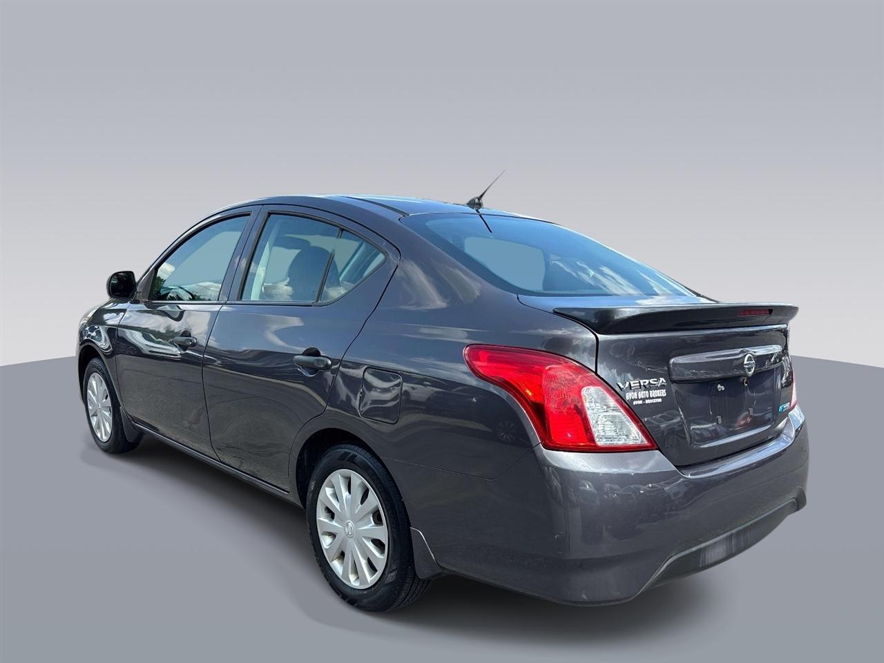 Nissan Versa 4dr Sdn CVT 1.6 S Plus 2015