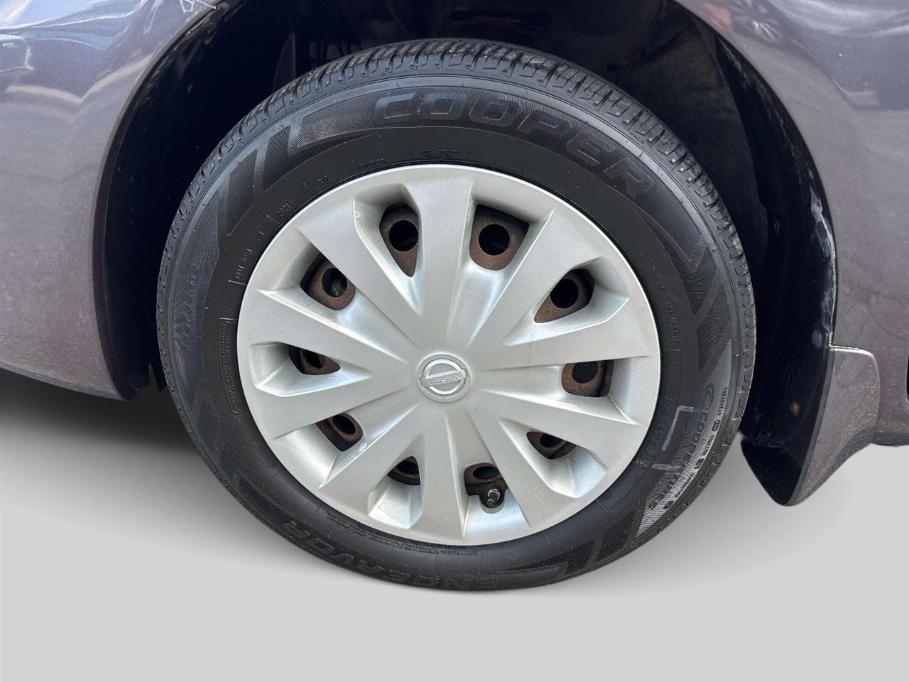 Nissan Versa 4dr Sdn CVT 1.6 S Plus 2015