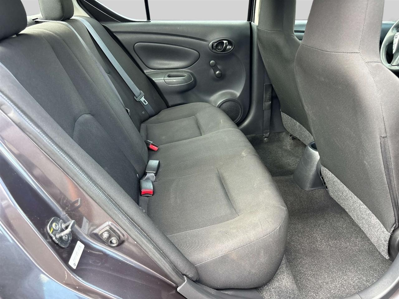 Nissan Versa 4dr Sdn CVT 1.6 S Plus 2015