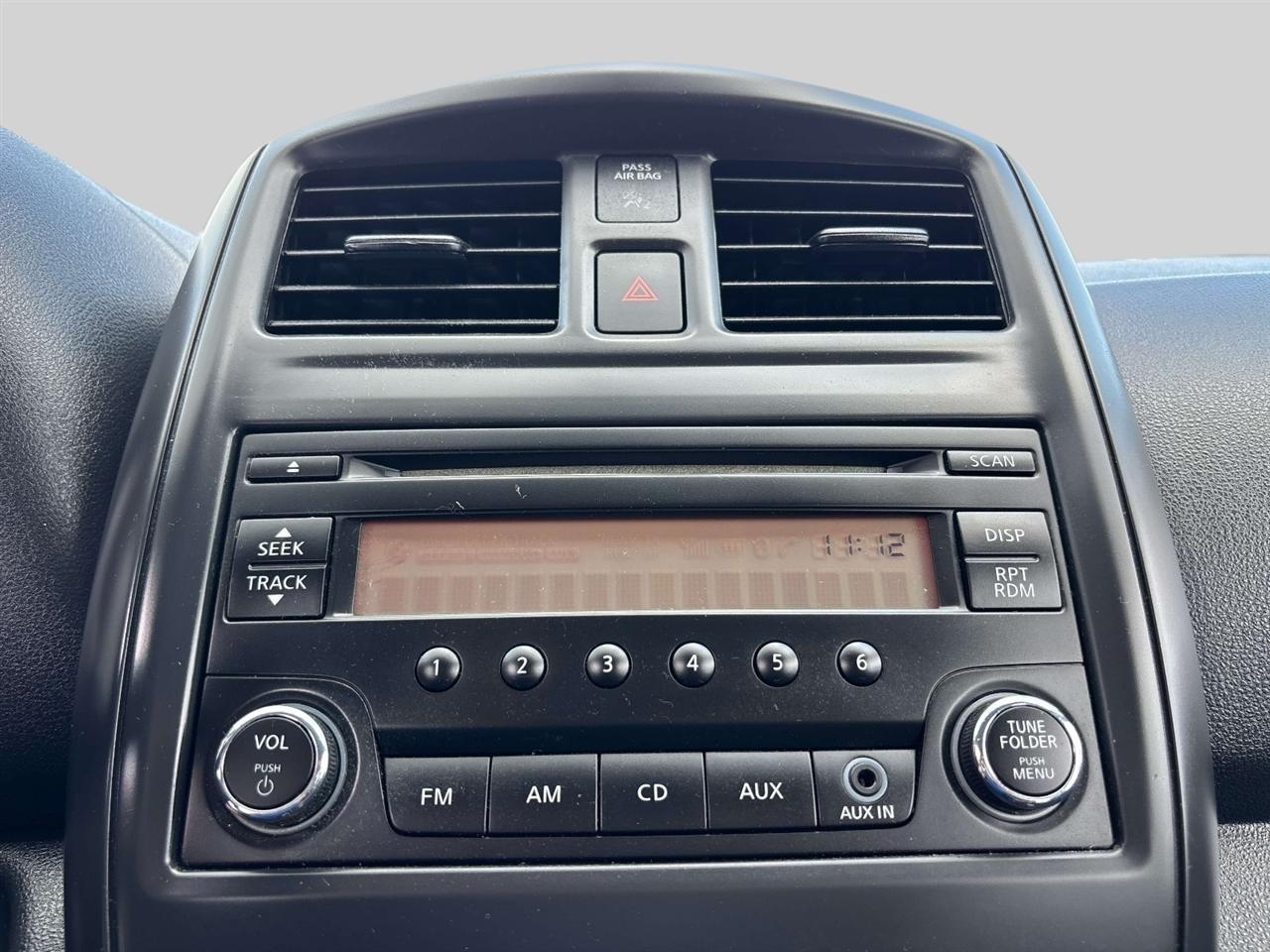 Nissan Versa 4dr Sdn CVT 1.6 S Plus 2015
