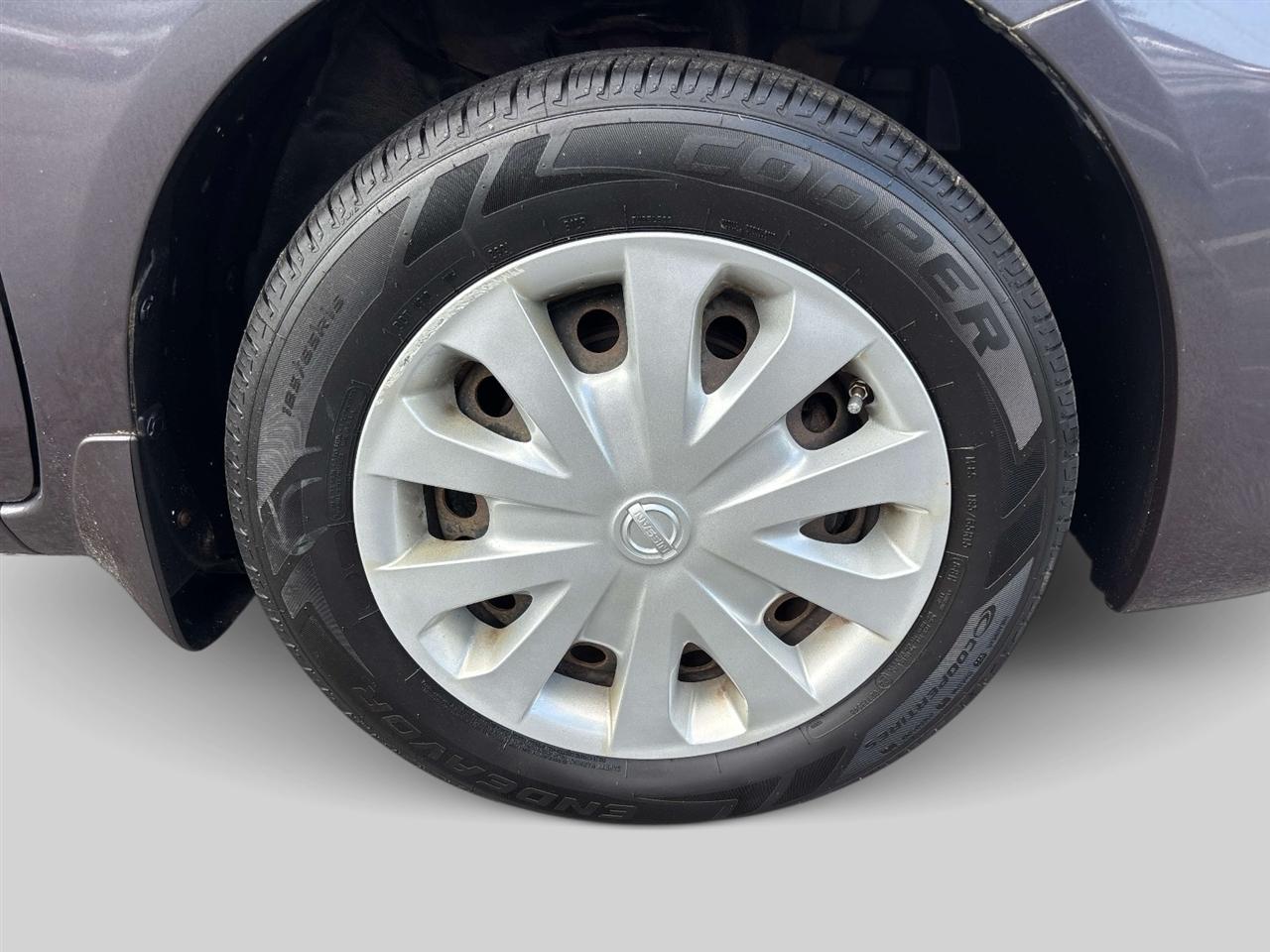 Nissan Versa 4dr Sdn CVT 1.6 S Plus 2015