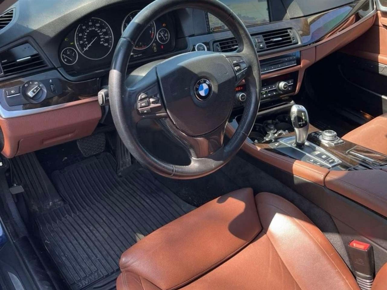 BMW 5 Series 4dr Sdn 550i xDrive AWD 2011