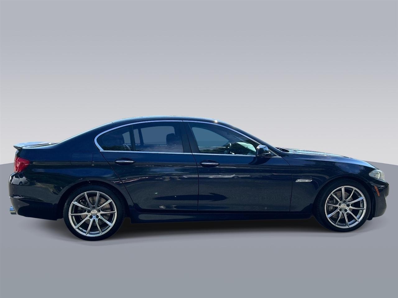 BMW 5 Series 4dr Sdn 550i xDrive AWD 2011