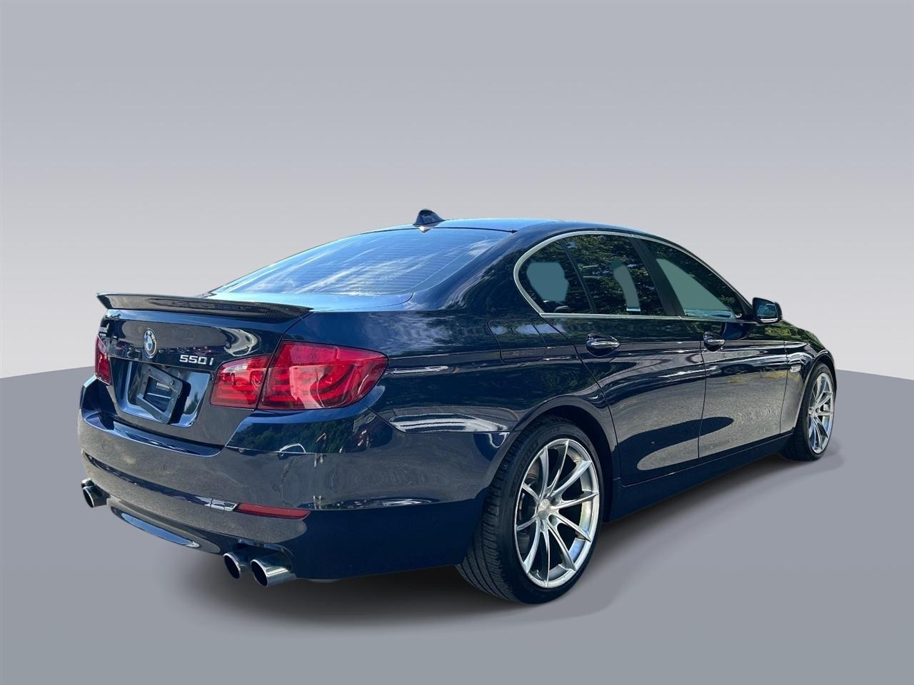 BMW 5 Series 4dr Sdn 550i xDrive AWD 2011