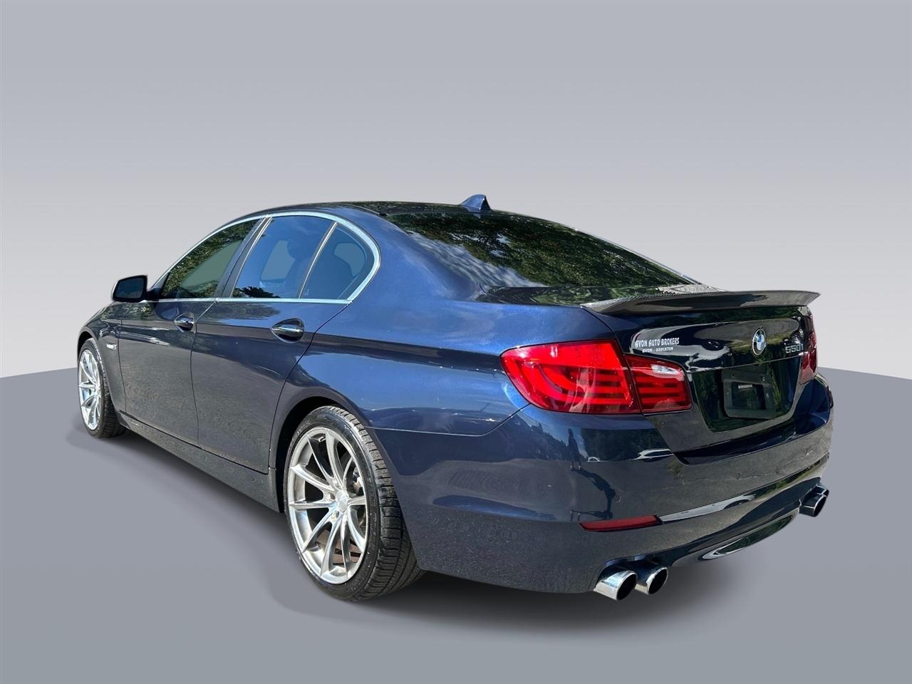 BMW 5 Series 4dr Sdn 550i xDrive AWD 2011