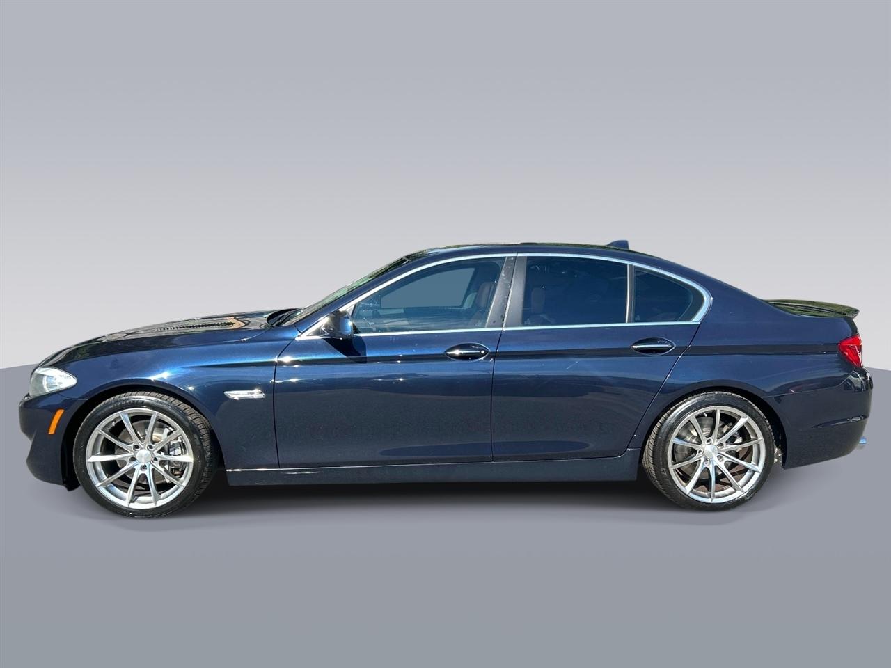 BMW 5 Series 4dr Sdn 550i xDrive AWD 2011