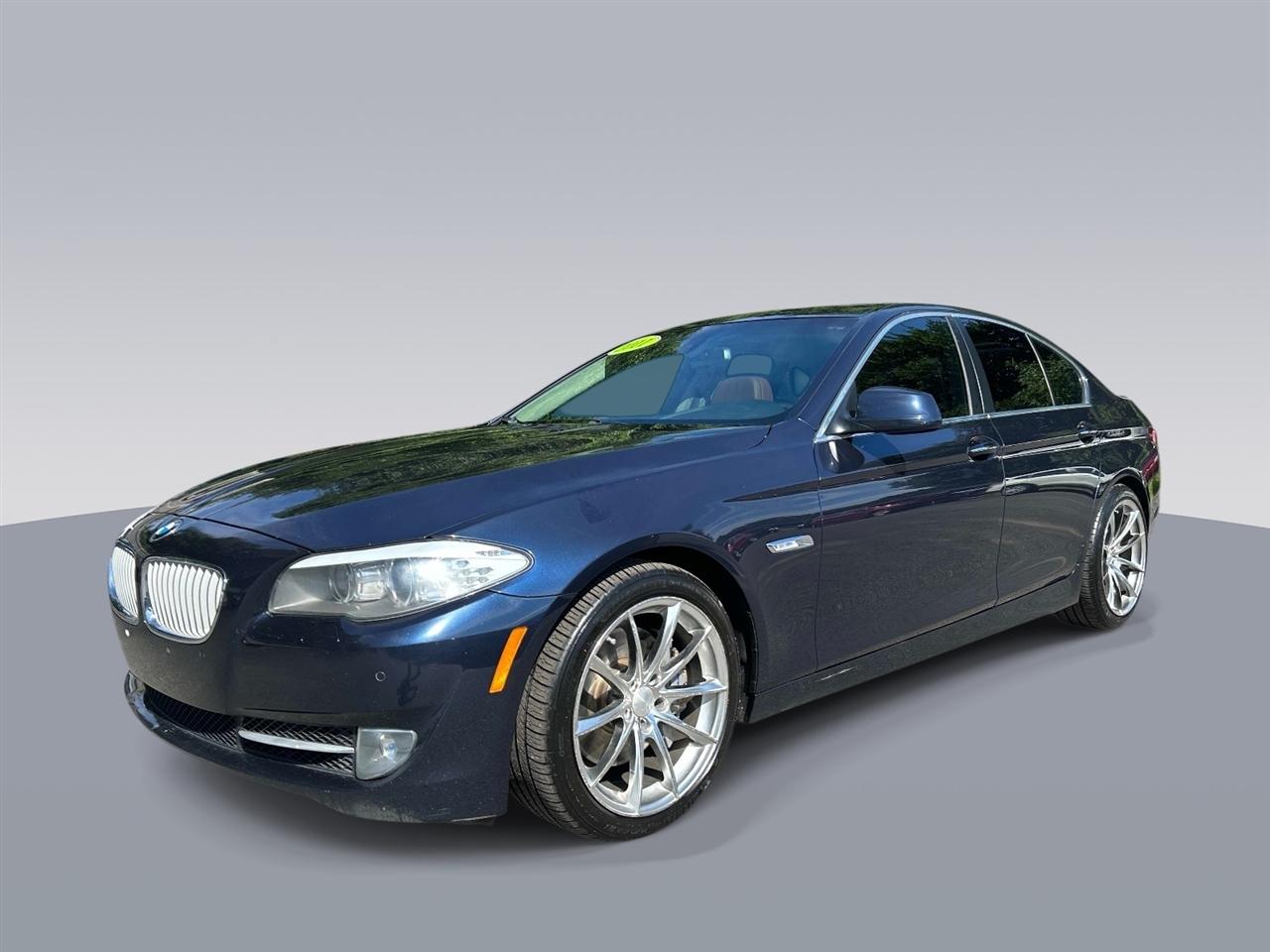 BMW 5 Series 4dr Sdn 550i xDrive AWD 2011