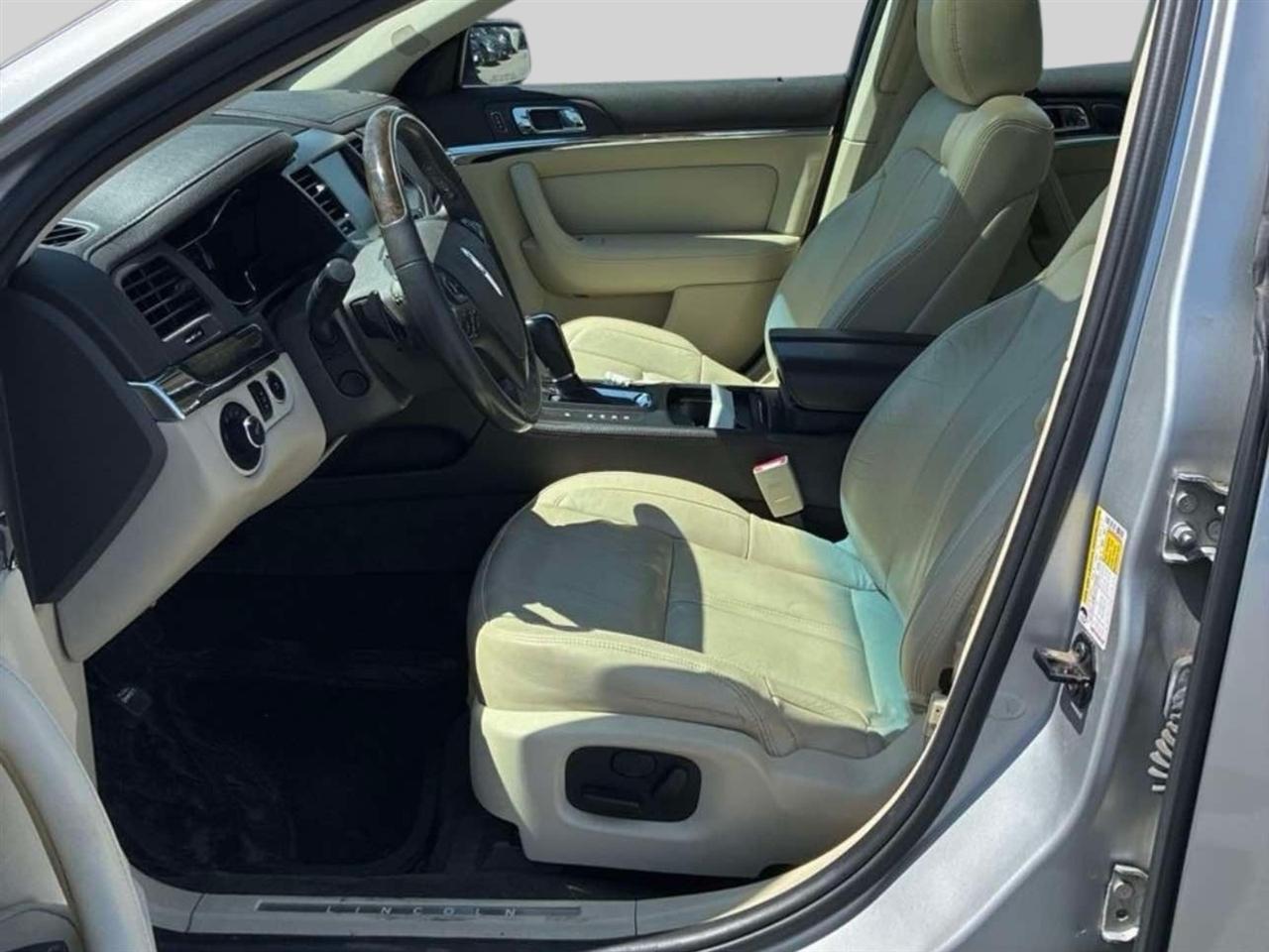 Lincoln MKS 4dr Sdn 3.7L FWD 2013