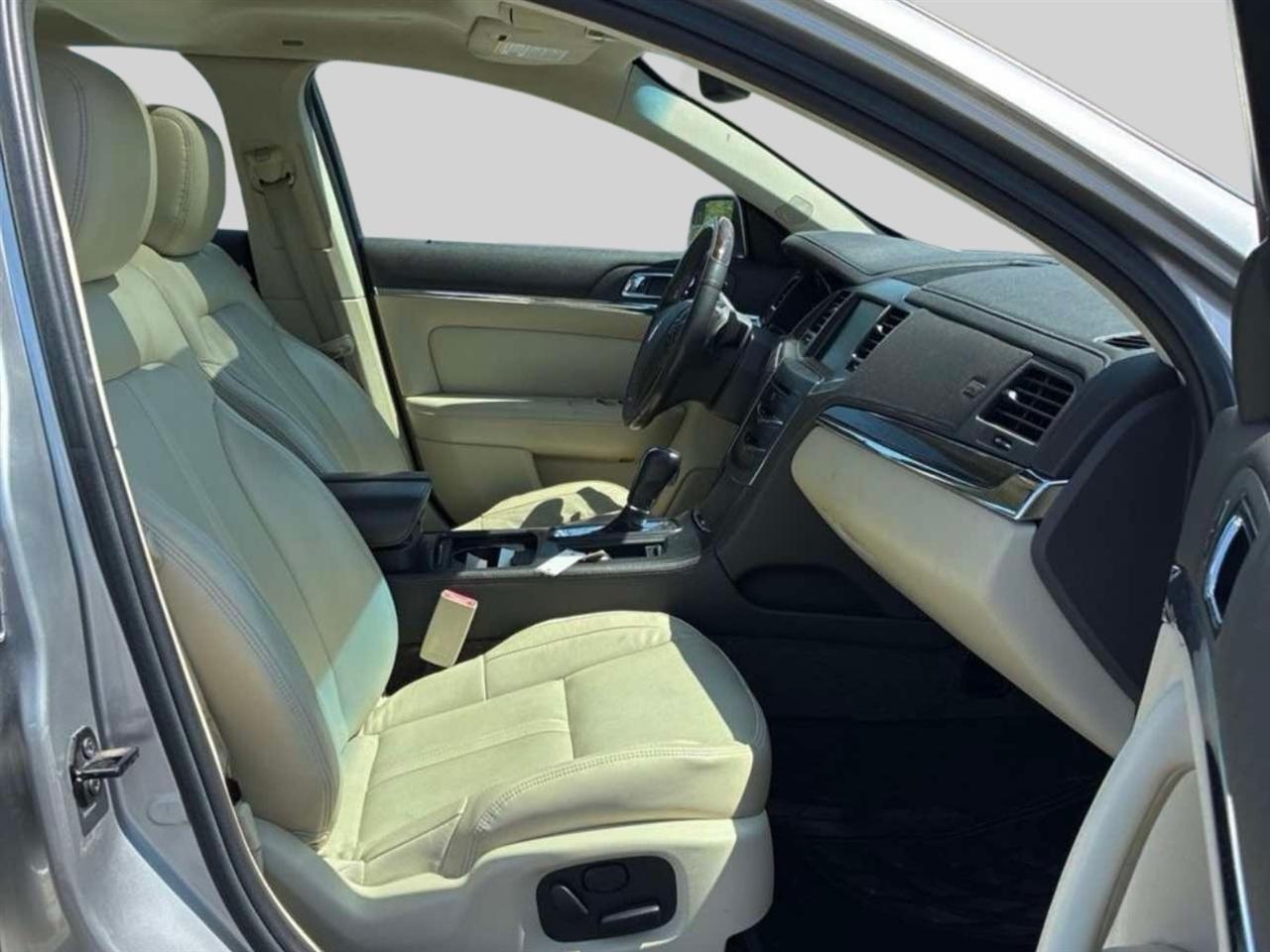Lincoln MKS 4dr Sdn 3.7L FWD 2013