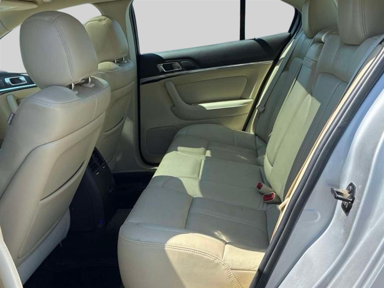 Lincoln MKS 4dr Sdn 3.7L FWD 2013