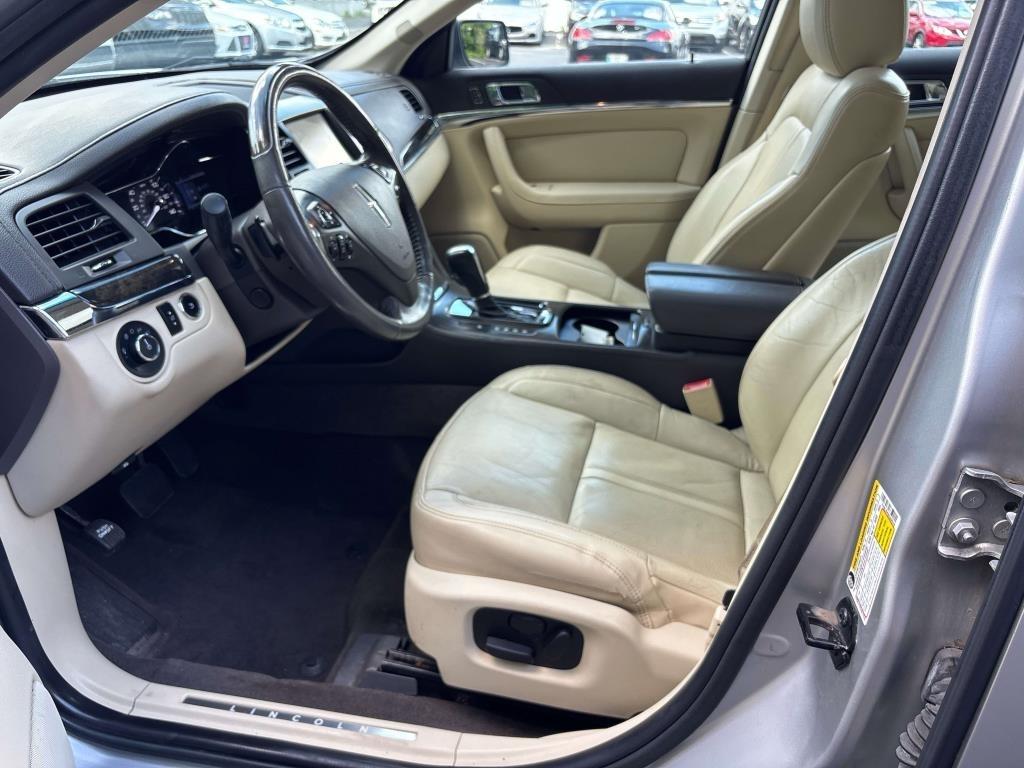 Lincoln MKS 4dr Sdn 3.7L FWD 2013