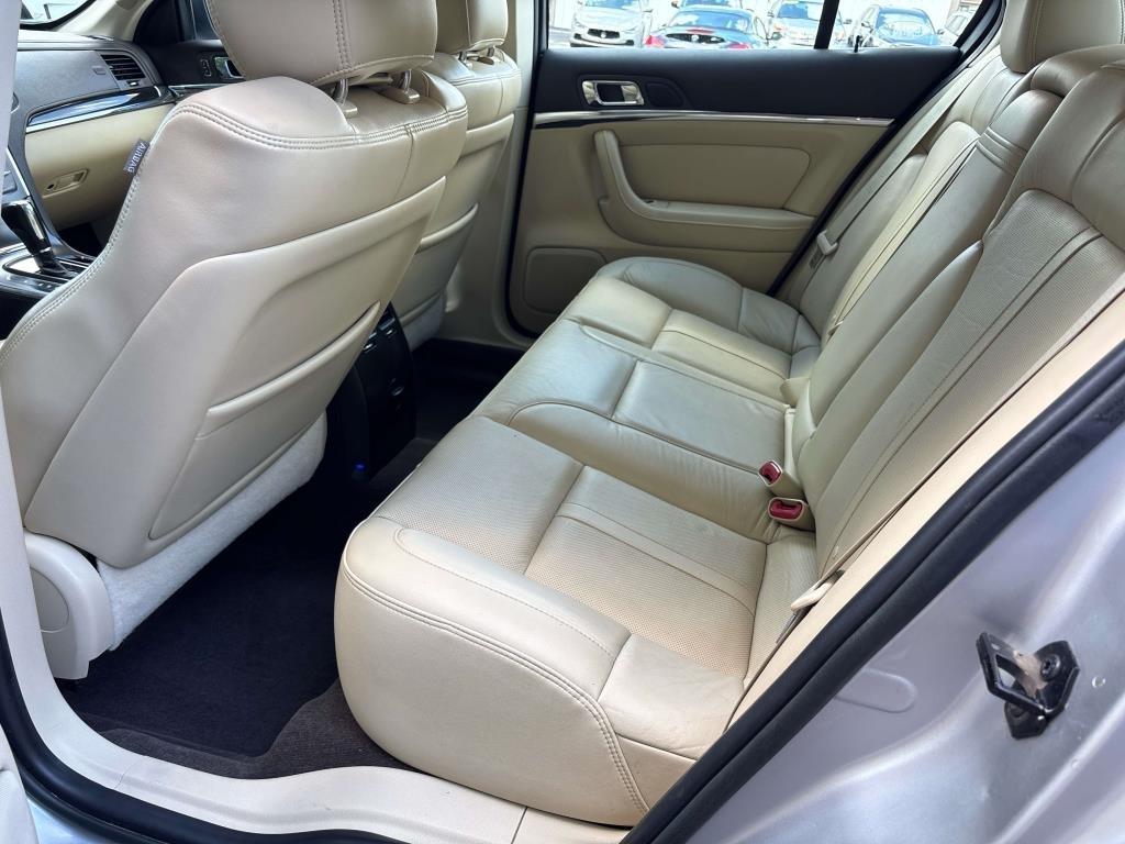 Lincoln MKS 4dr Sdn 3.7L FWD 2013