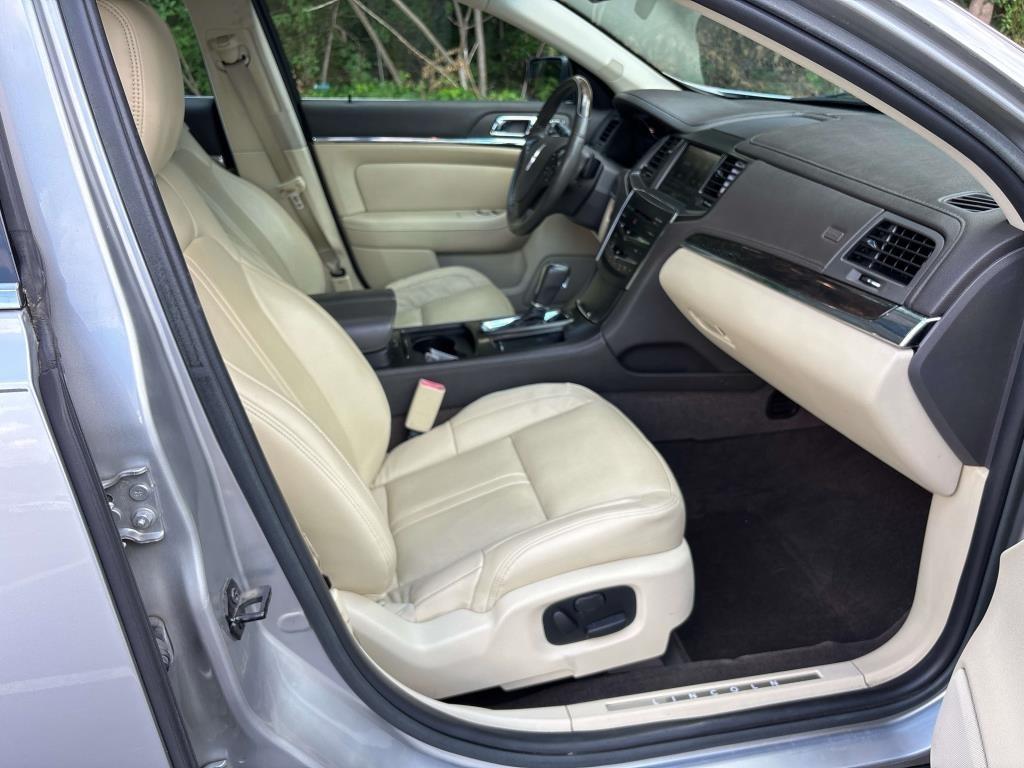 Lincoln MKS 4dr Sdn 3.7L FWD 2013