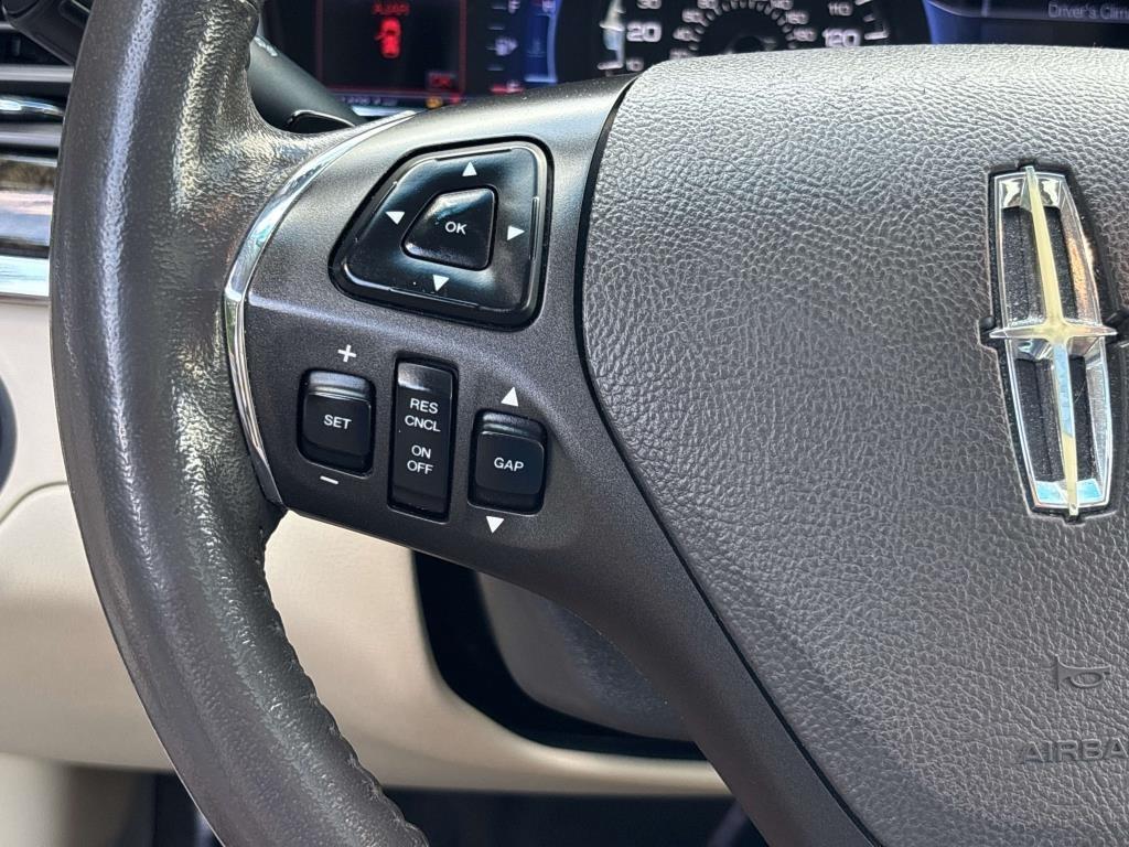 Lincoln MKS 4dr Sdn 3.7L FWD 2013