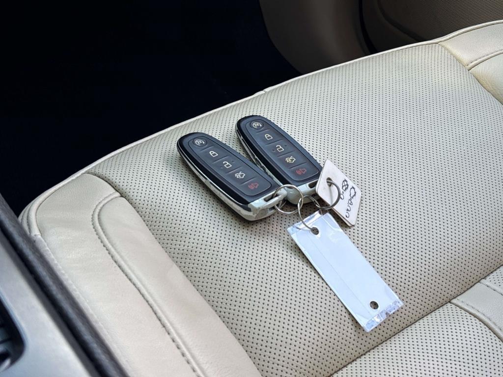 Lincoln MKS 4dr Sdn 3.7L FWD 2013