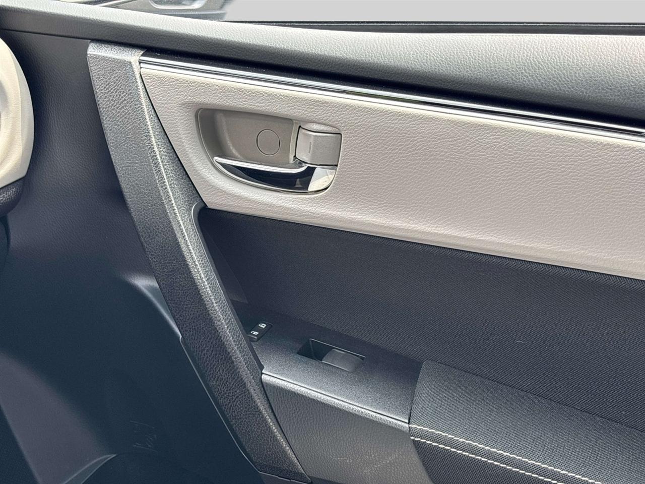 Toyota Corolla XLE CVT (Natl) 2018