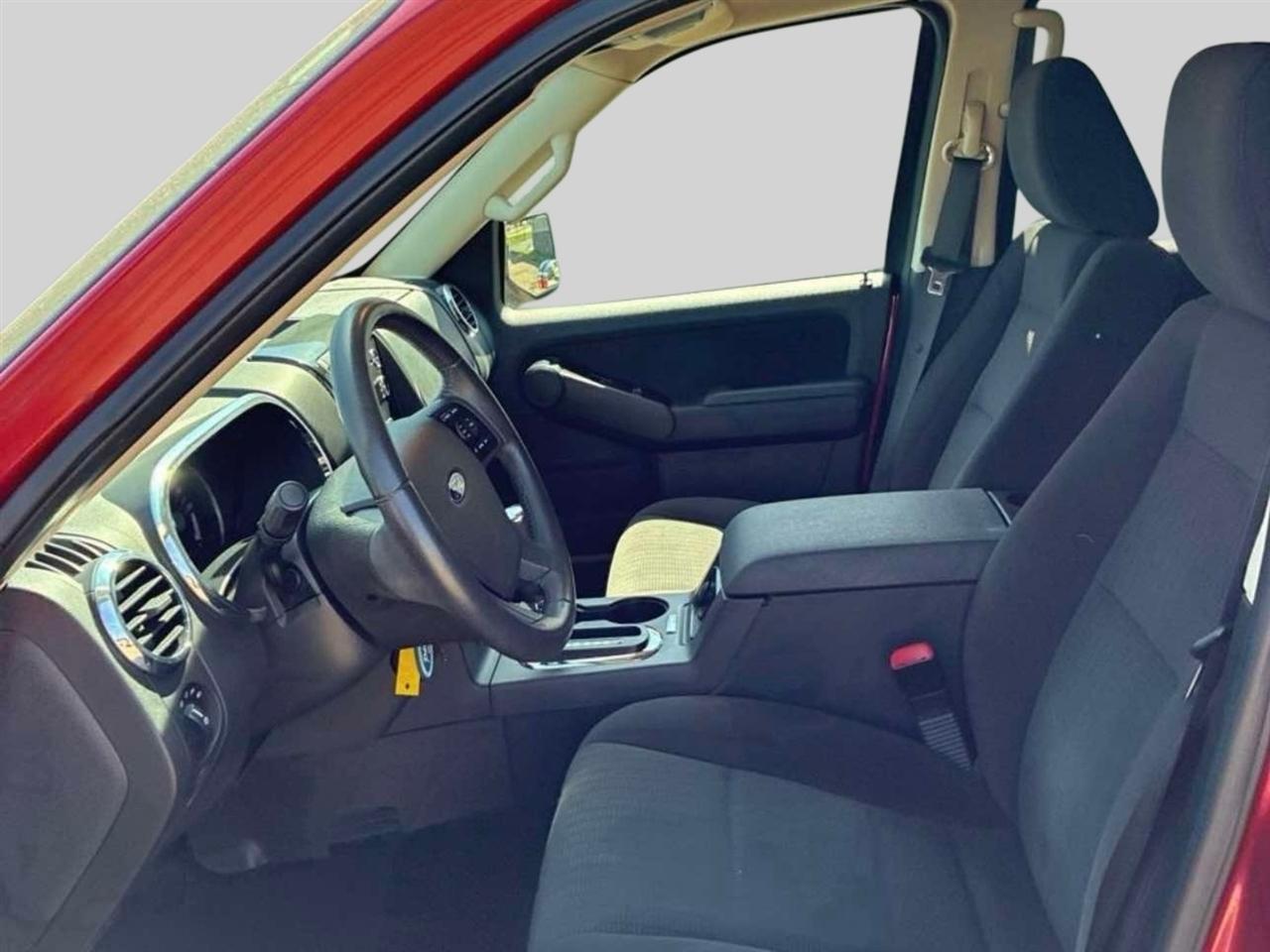 Ford Explorer 4WD 4dr XLT 2010