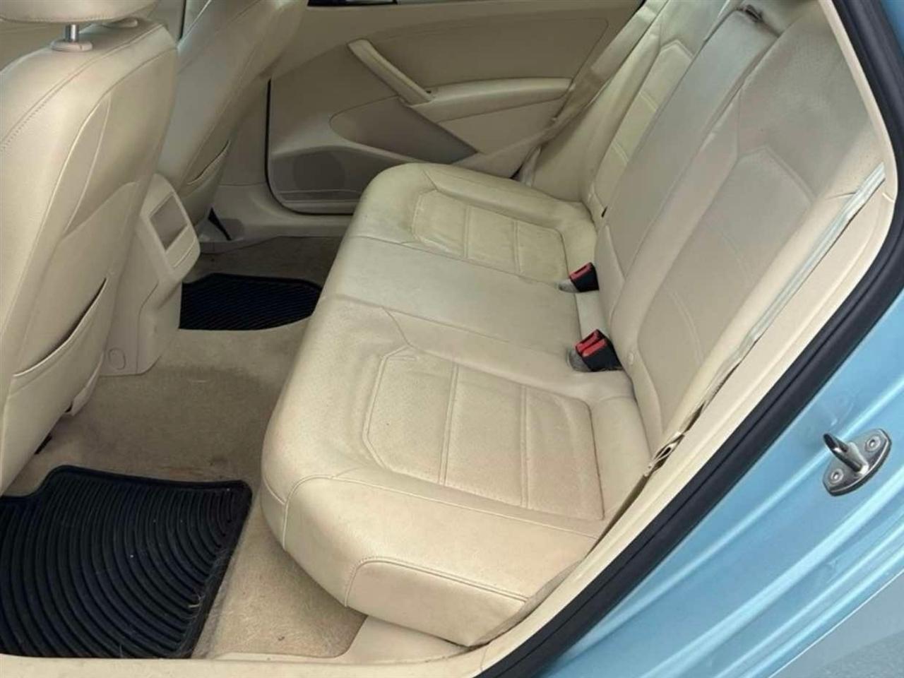 Volkswagen Passat 4dr Sdn 2.5L Auto SE PZEV 2012