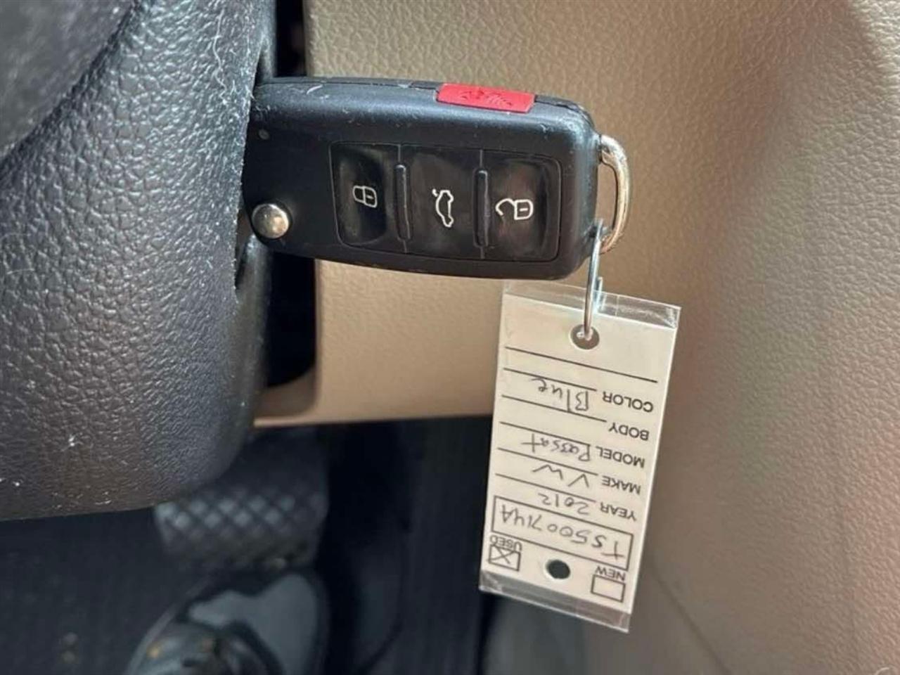 Volkswagen Passat 4dr Sdn 2.5L Auto SE PZEV 2012