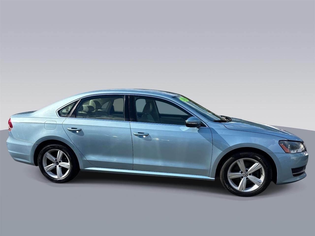 Volkswagen Passat 4dr Sdn 2.5L Auto SE PZEV 2012