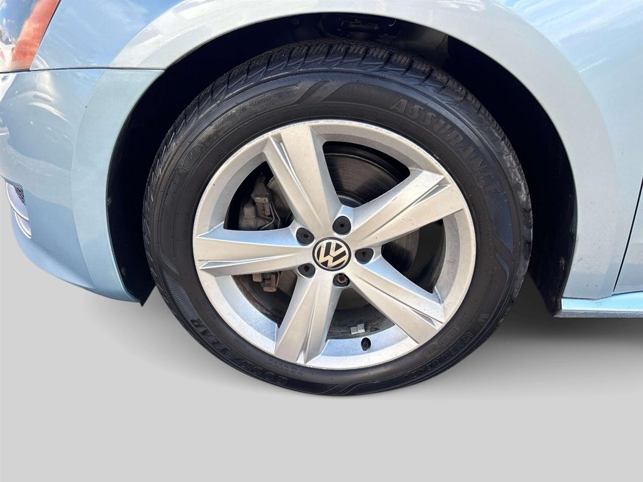 Volkswagen Passat 4dr Sdn 2.5L Auto SE PZEV 2012
