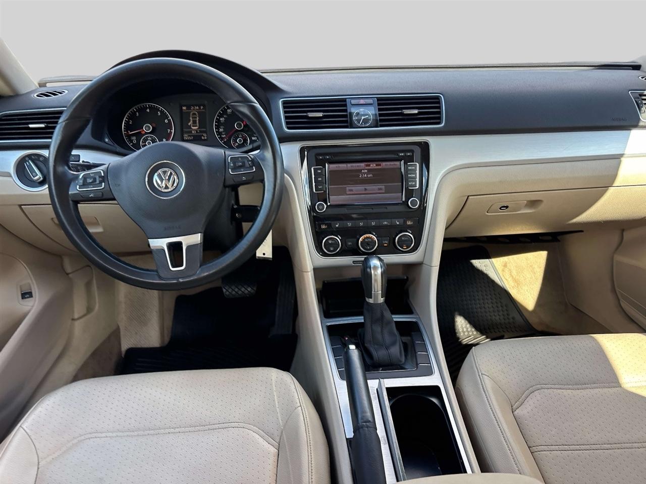 Volkswagen Passat 4dr Sdn 2.5L Auto SE PZEV 2012