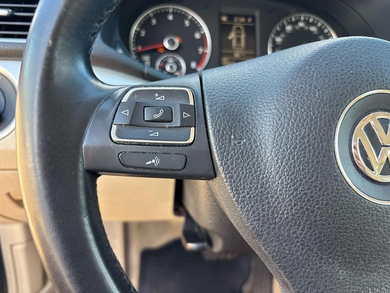 Volkswagen Passat 4dr Sdn 2.5L Auto SE PZEV 2012