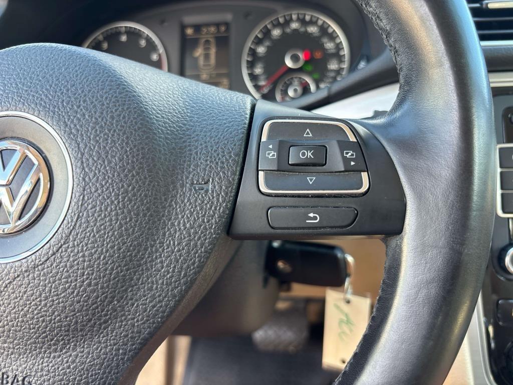 Volkswagen Passat 4dr Sdn 2.5L Auto SE PZEV 2012