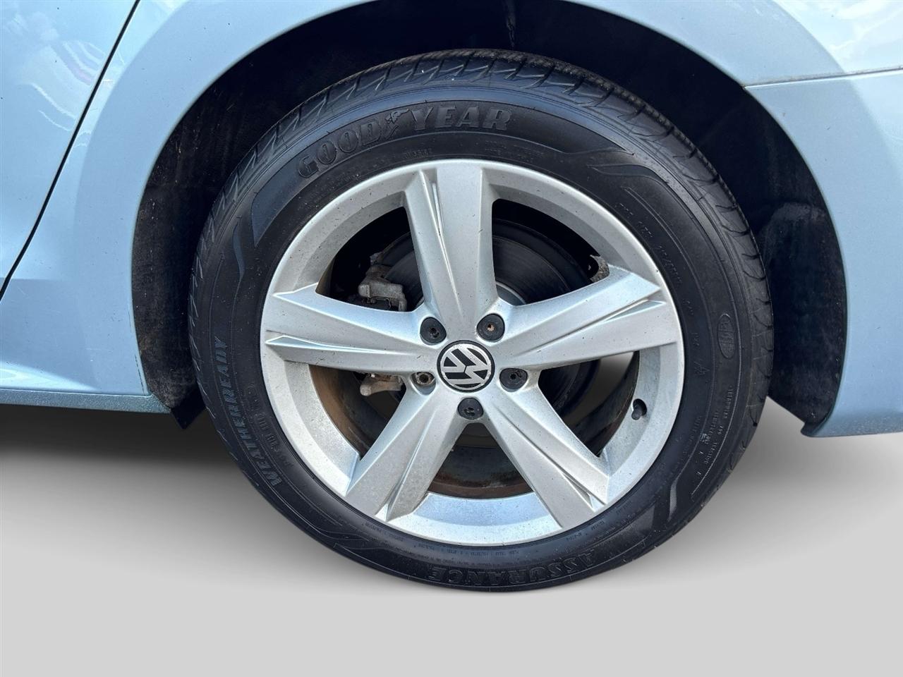Volkswagen Passat 4dr Sdn 2.5L Auto SE PZEV 2012