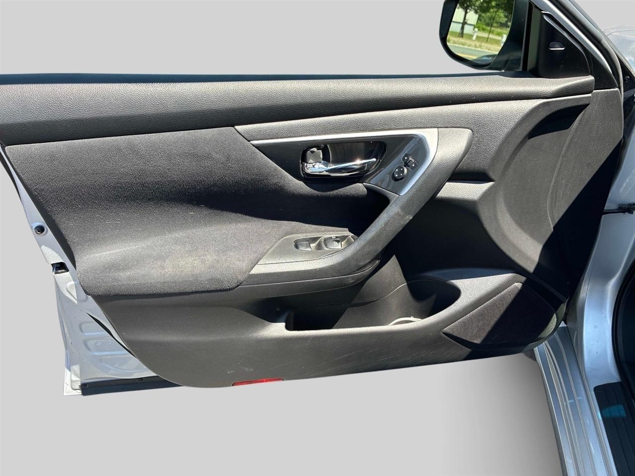 Nissan Altima 4dr Sdn I4 2.5 SV 2014