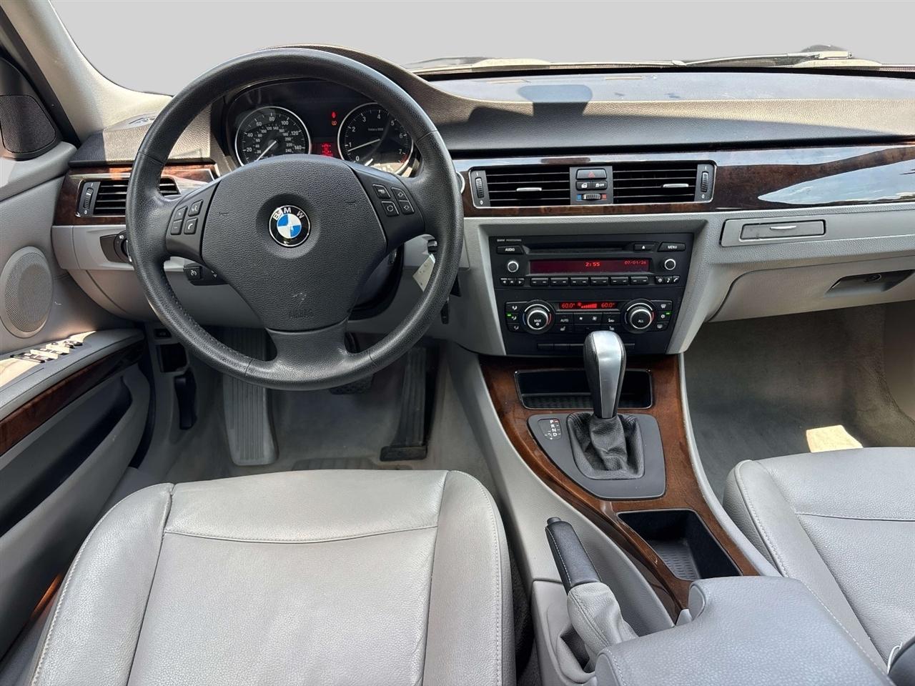 BMW 3 Series 4dr Sdn 328i xDrive AWD SULEV South Africa 2011