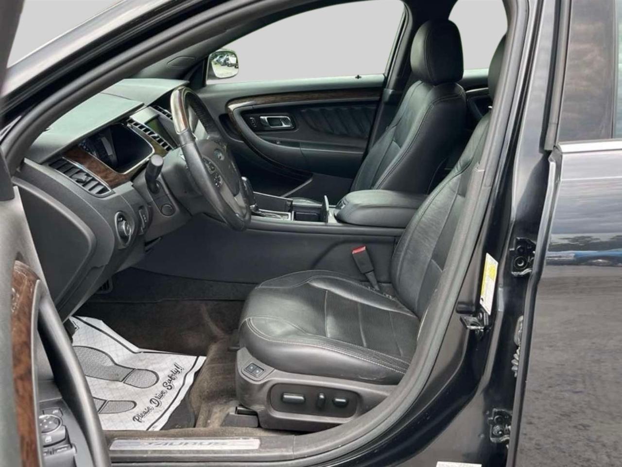 Ford Taurus 4dr Sdn Limited FWD 2014
