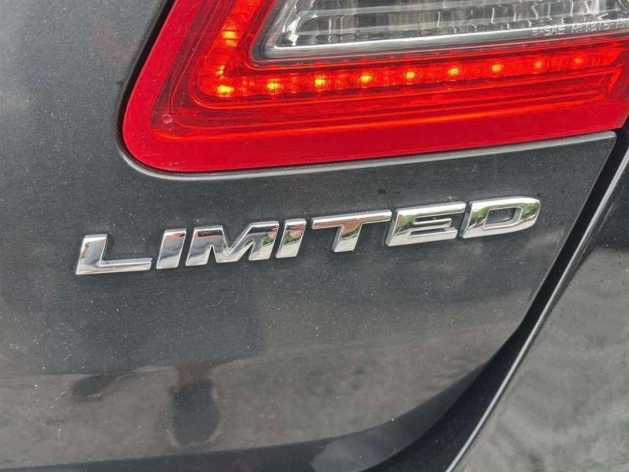 Ford Taurus 4dr Sdn Limited FWD 2014