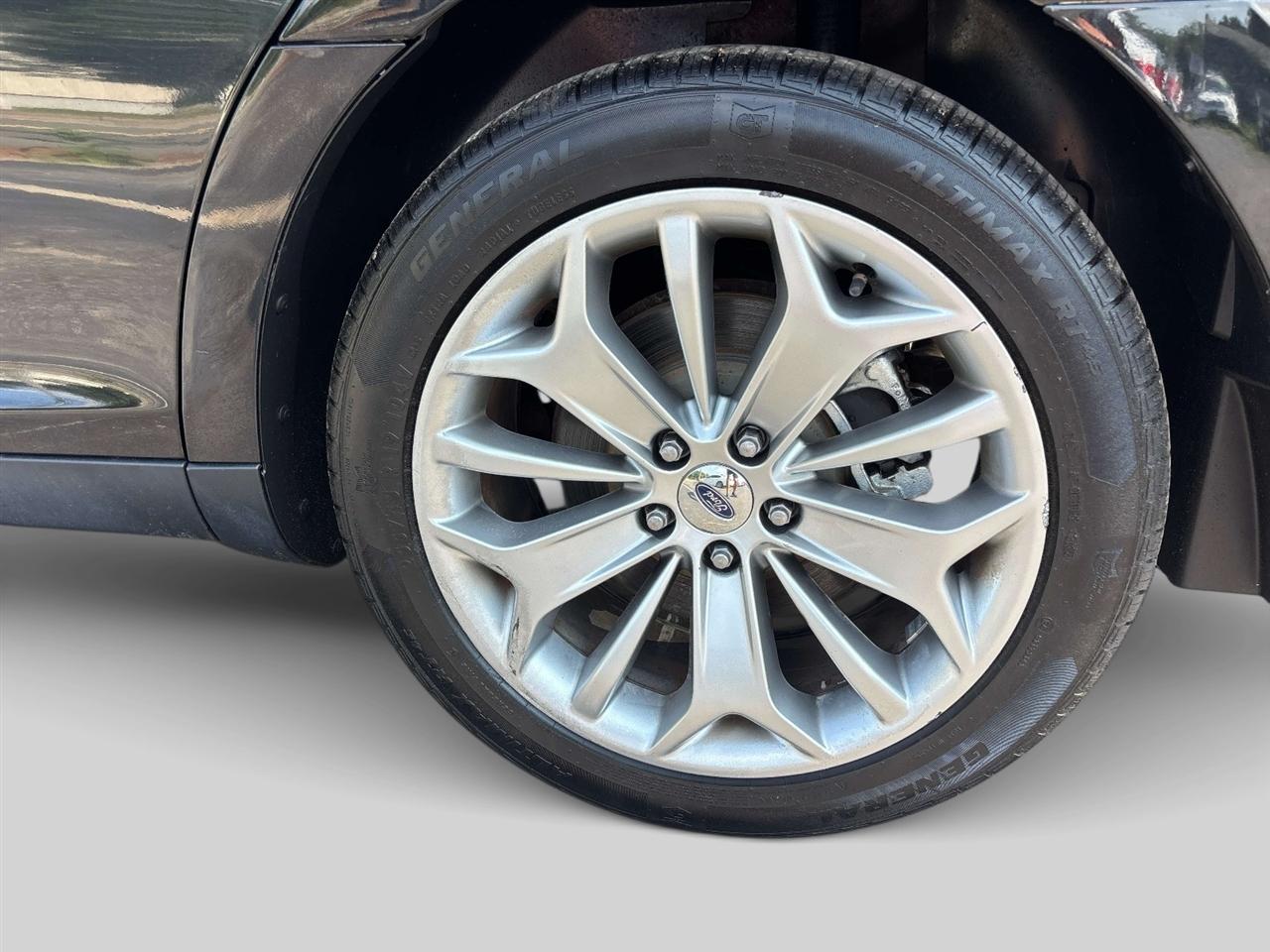 Ford Taurus 4dr Sdn Limited FWD 2014