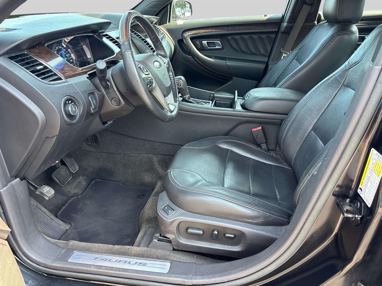 Ford Taurus 4dr Sdn Limited FWD 2014
