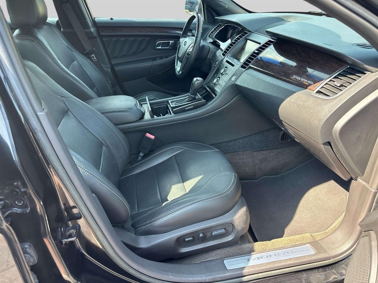 Ford Taurus 4dr Sdn Limited FWD 2014
