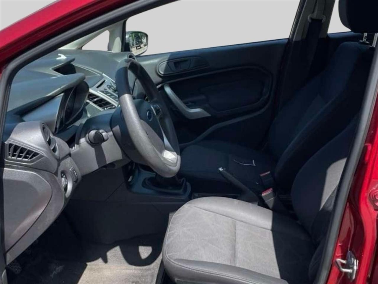 Ford Fiesta 4dr Sdn SE 2013