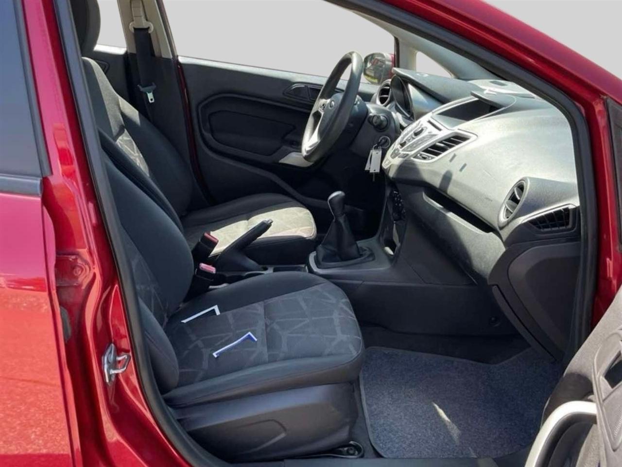 Ford Fiesta 4dr Sdn SE 2013