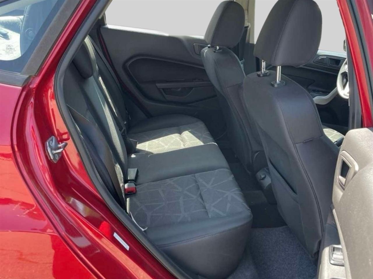 Ford Fiesta 4dr Sdn SE 2013