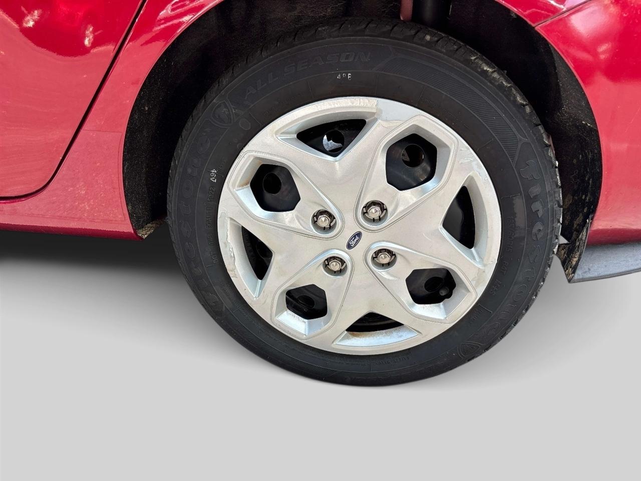 Ford Fiesta 4dr Sdn SE 2013