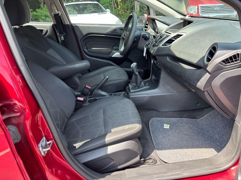 Ford Fiesta 4dr Sdn SE 2013