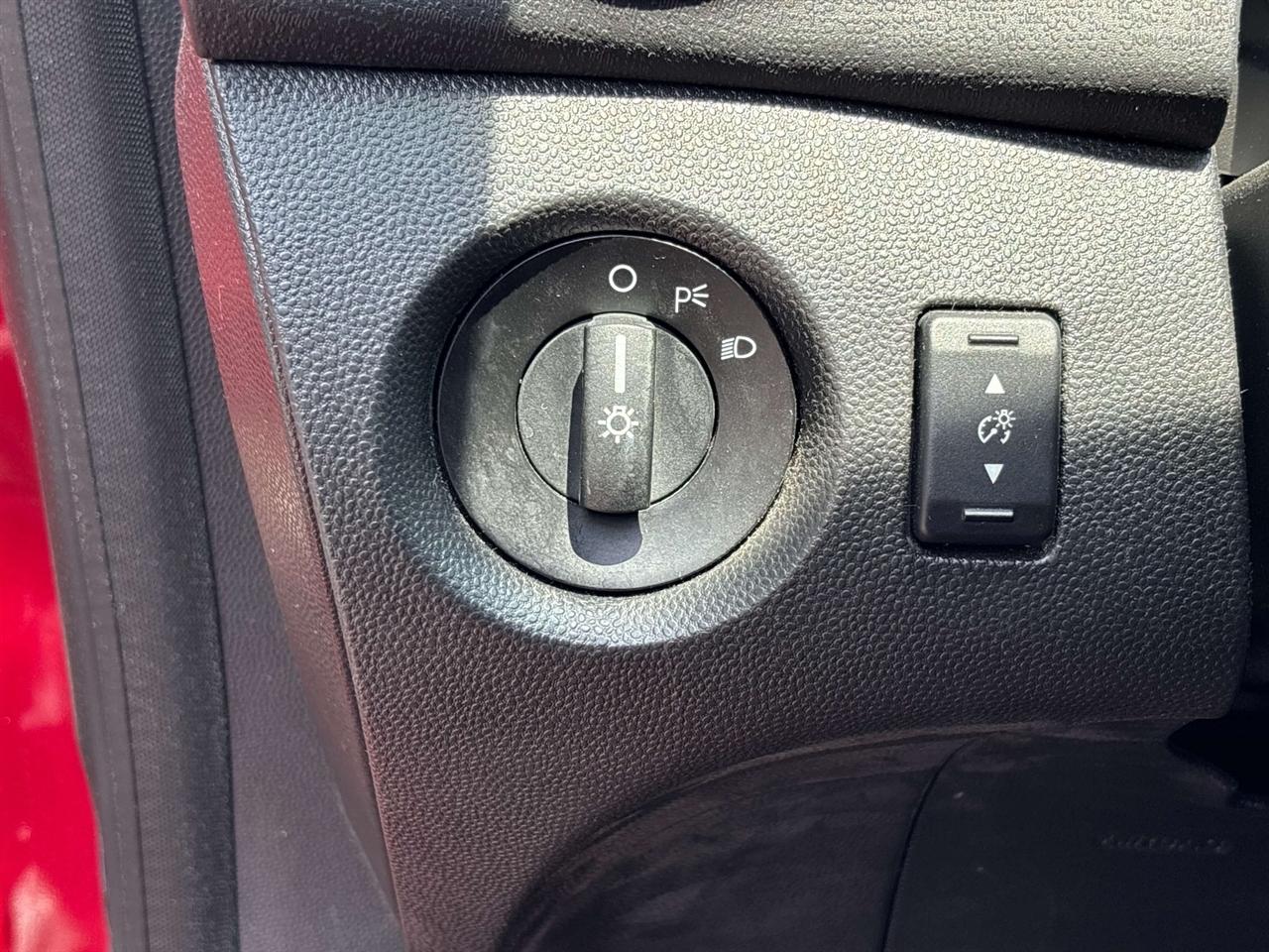 Ford Fiesta 4dr Sdn SE 2013