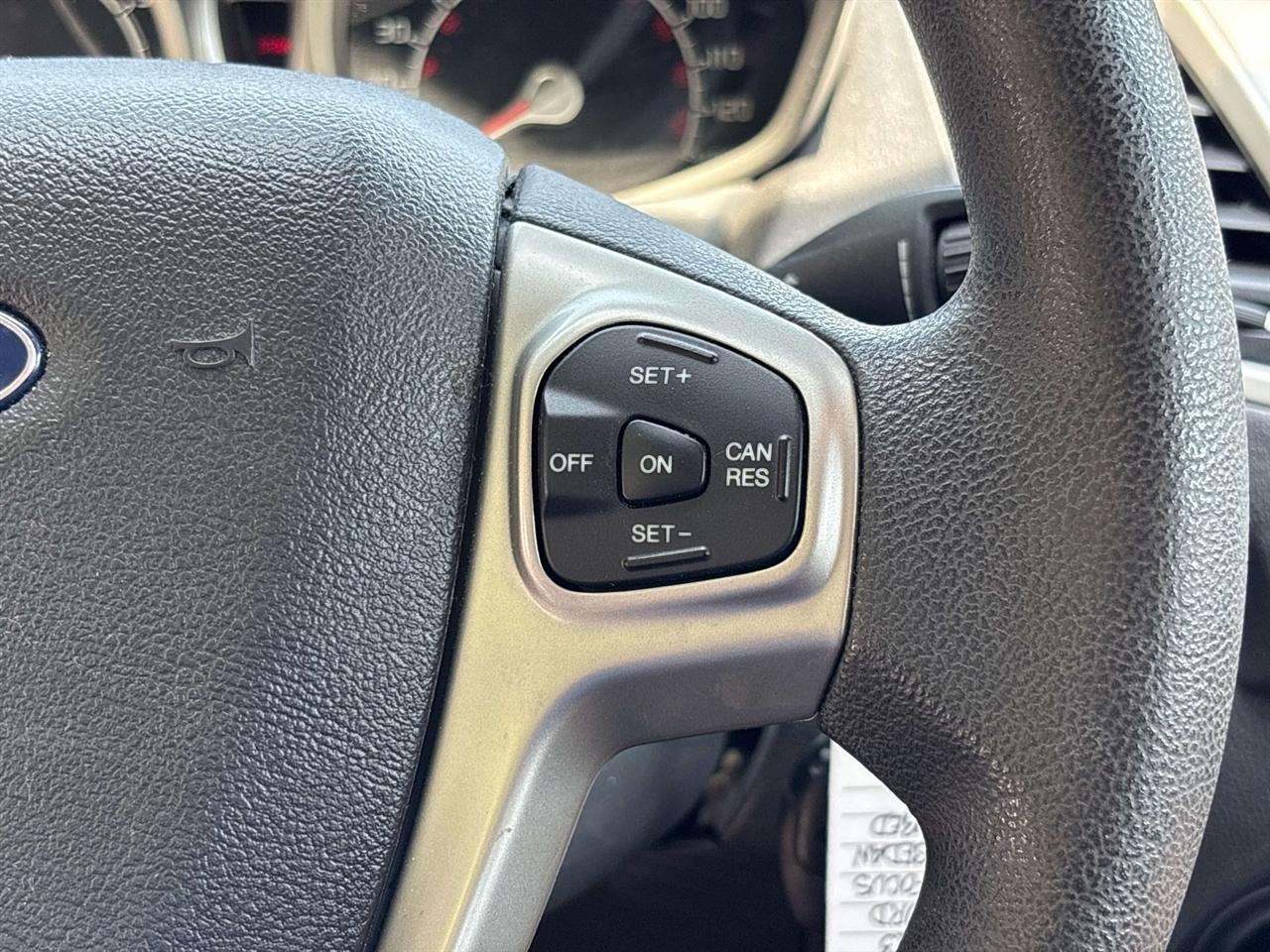 Ford Fiesta 4dr Sdn SE 2013