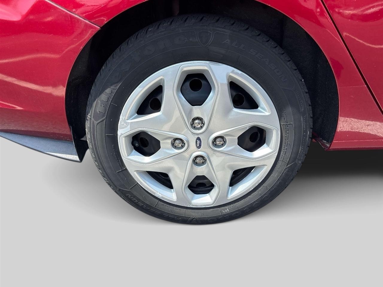 Ford Fiesta 4dr Sdn SE 2013