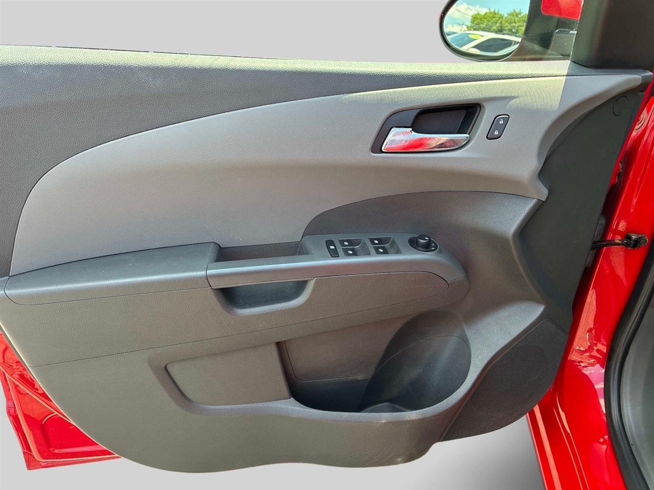 Chevrolet Sonic 5dr HB Auto LTZ 2015