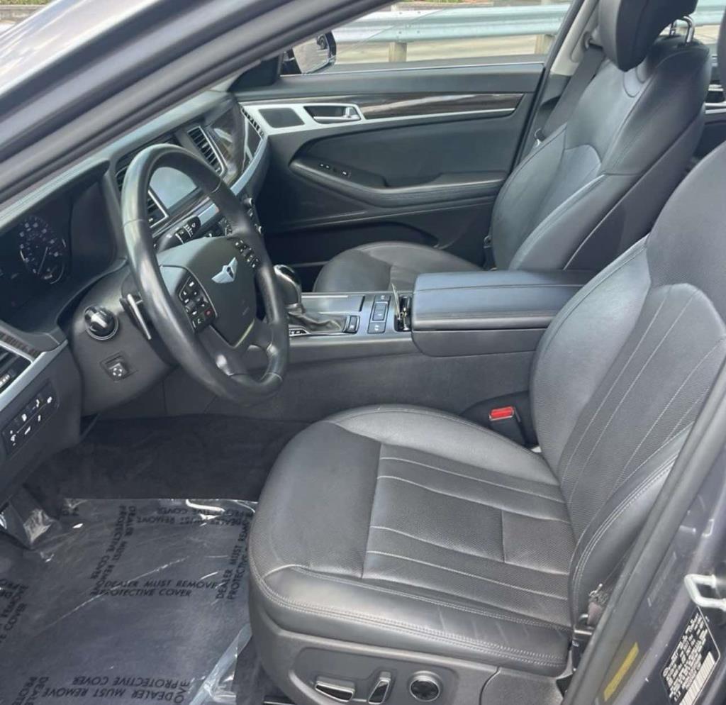 Hyundai Genesis 4dr Sdn V6 3.8L AWD 2015