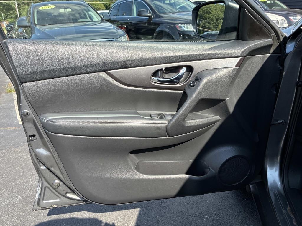 Nissan Rogue AWD 4dr SV 2016