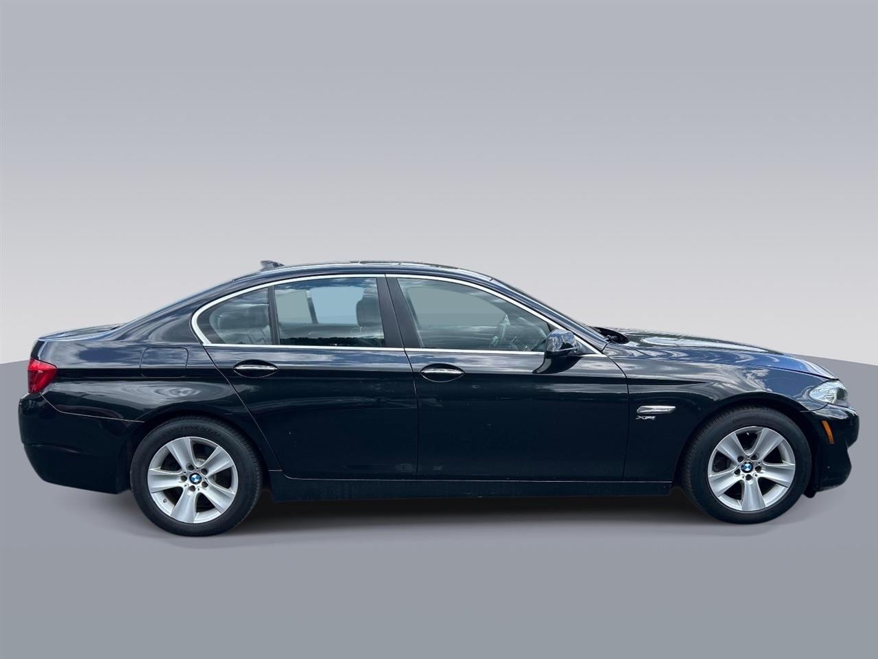 BMW 5 Series 4dr Sdn 528i xDrive AWD 2012